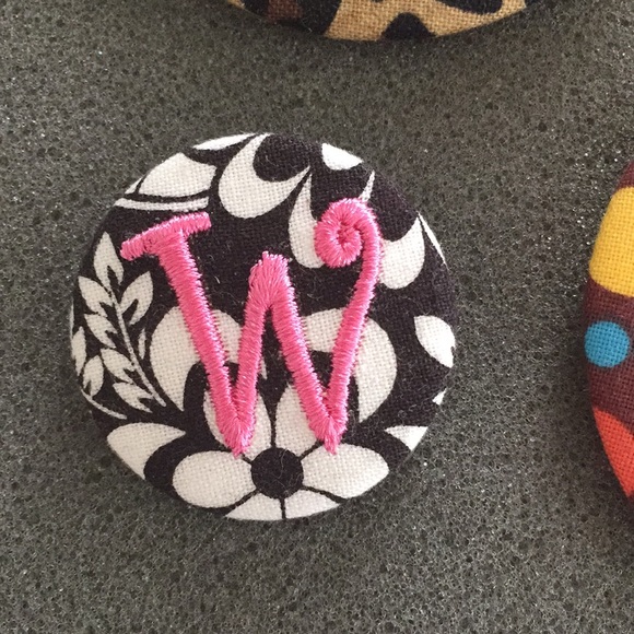 Four "W" Buttons - Picture 5 of 7